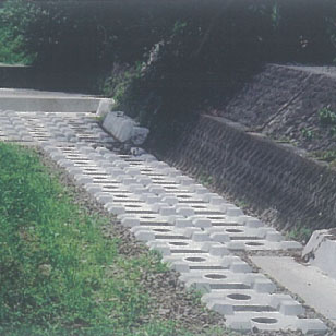 奈古谷川